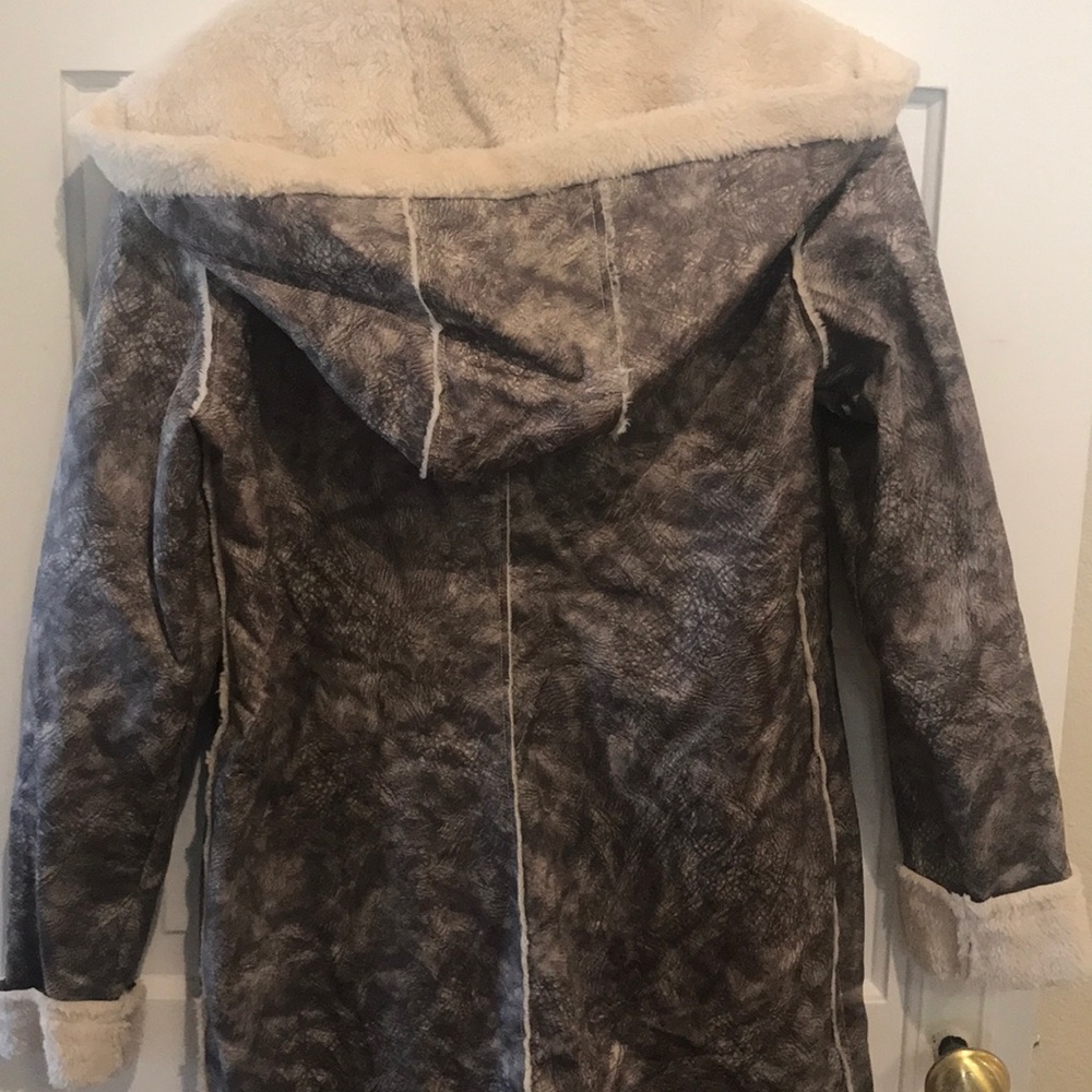 Gray marble and fur coat